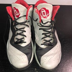D. Rose basketball shoes